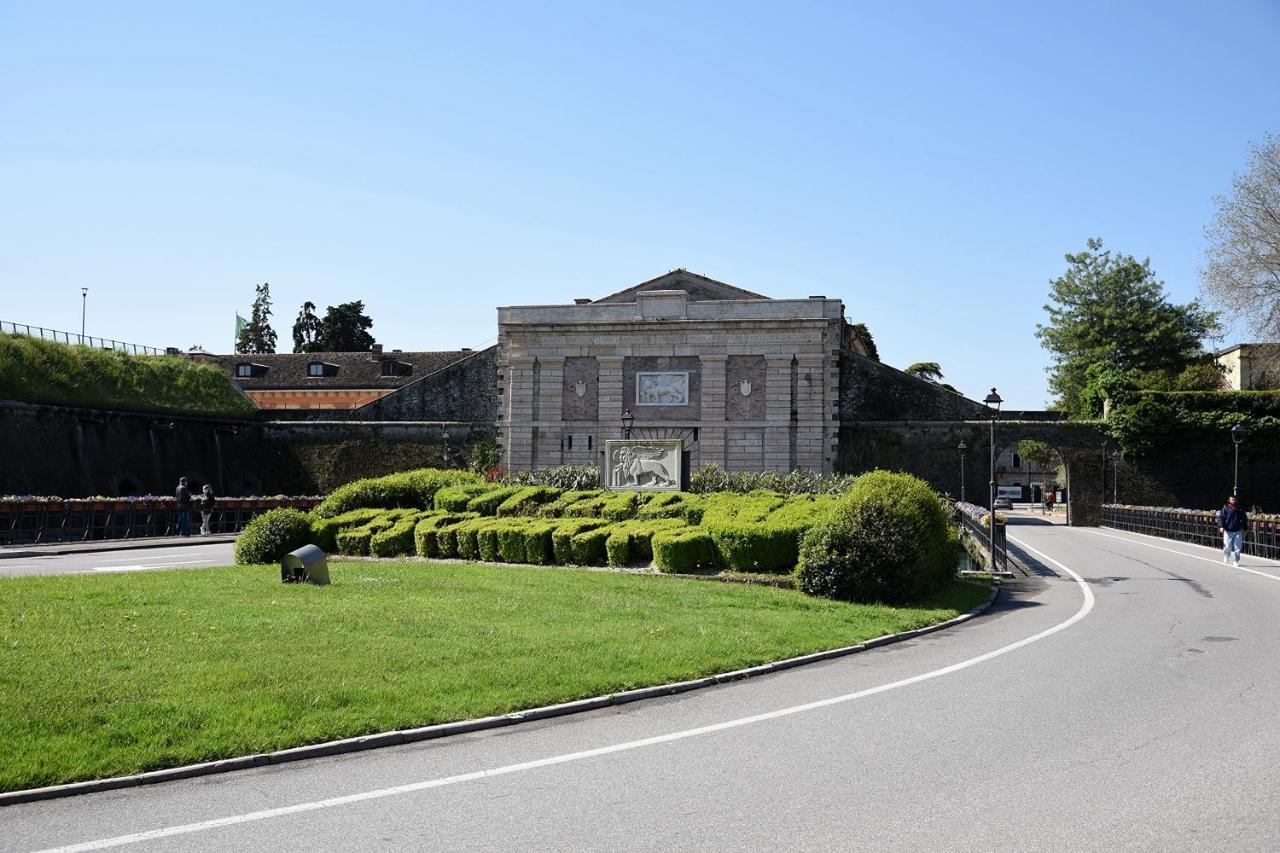 Prigioni House Bed & Breakfast Peschiera del Garda Exterior photo
